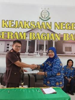 Dukung Tata Kelola Pendidikan, Kajari SBB Tandatangani MoU Pendampingan Hukum dengan Dinas Pendidikan 