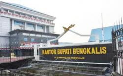 Kantong "Cekak", Kaderismanto Ngotot Maju
