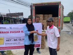 Mahasiswa Magang UMRI Ikut Serta dalam Operasi Pasar Minyak Goreng