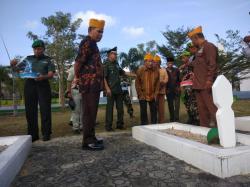 LVRI Unit Bangka Belitung. Kaminvet 19/PP  Belitung dan PPM Babel Tabur Bunga Di Makam Pahlawan Pawi