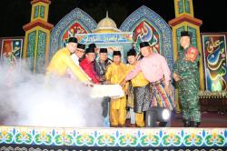 Kades Desa Senggoro Bersama DPRD Riau dan DPRD Bengkalis Resmi Tutup MTQ ke-12 Desa Senggoro