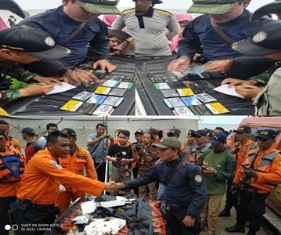 Tim SAR Bakamla Temukan Bagian Pesawat Lion Air JT-610 dan Identitas Anggota DPRD Provinsi Babel