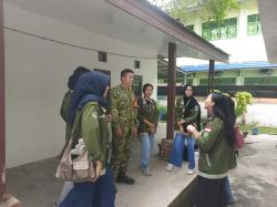 Babinsa Serka Toni Efendi Gandeng Mahasiswa KKN UNRI, Perkuat Sinergi Bangun Masyarakat