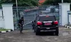Deteni Rudenim Kabur Bawa Mobil Tabrak Gerbang
