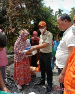 BPBD Asahan Serahkan Bantuan Kepada Korban Kebakaran