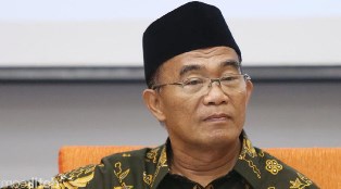 Mendikbud Minta Gaji Guru Honorer Pelalawan Disamakan UMR