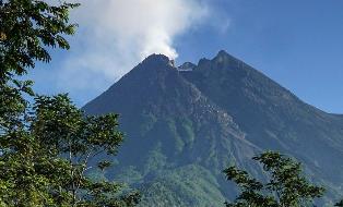 Gunung Marapi Sumbar Meletus Tiga Kali