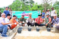 Jumat Barokah Polda Riau, Bedah Rumah, Cek Dompet Tukang Becak, Menyediakan Warung Gratis Masyarakat