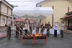 Kejari Abdya Musnahkan 56 Barang Bukti dari 14 Perkara Umum