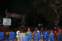Satgas Batalyon Infanteri 411 Kostrad Gelar Nobar Bersama Warga Pedalaman Papua