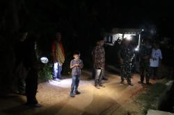 Wujudkan Kamtibmas Kondusif, Satgas TMMD ke-127 Kodim 0301/Pekanbaru Bersama Warga Gelar Ronda Malam