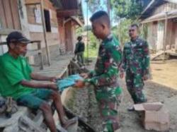 Satgas Yonif 126/KC Bagikan Kelambu Untuk Warga Perbatasan Papua, Guna Cegah Malaria