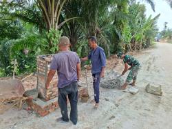 Pembangunan Tugu TMMD ke-127 di Bandes, Perkuat Sinergi TNI dan Masyarakat Tuah Negeri