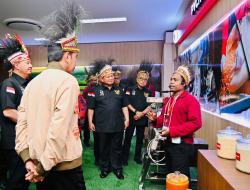 Resmikan Gedung Papua Youth Creative Hub dan Ratas, Menhan Prabowo Dampingi Presiden Jokowi ke Papua