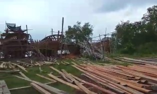 Polisi Aman Kayu Olahan Galangan Kapal
