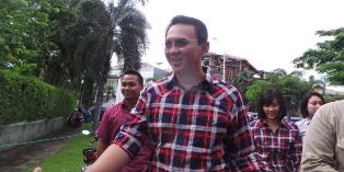 Ahok Marahkan Ajudan Terkait Laporan Warga