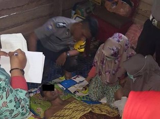 Ita Terkejut Lihat Suaminya Tergantung di Ruang Tamu